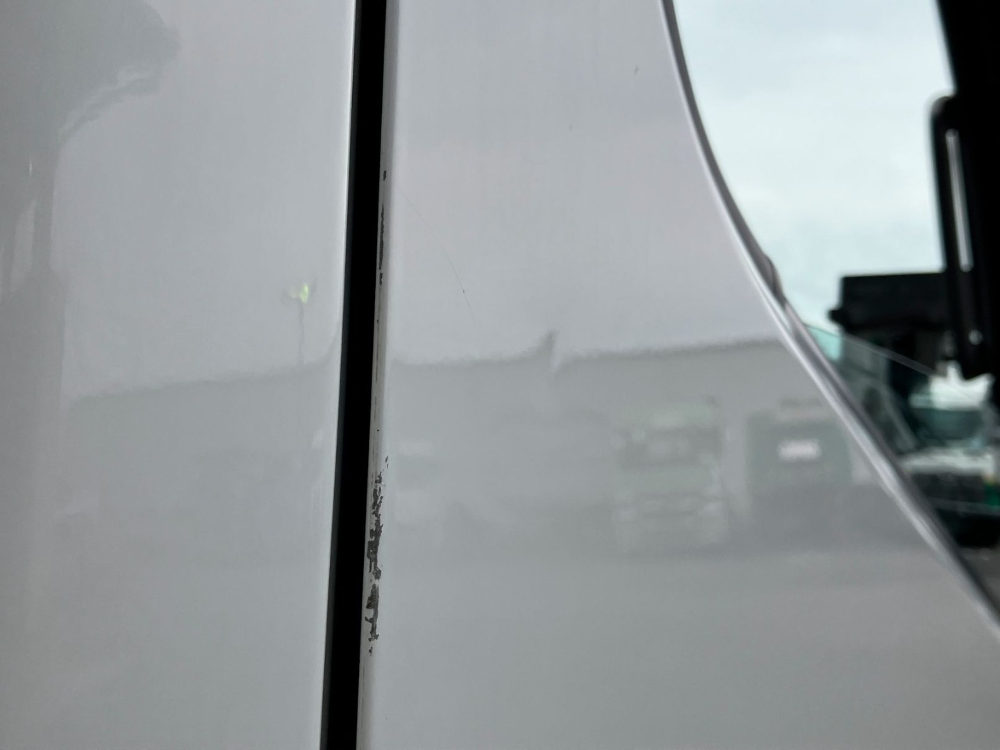 運転席側ドアに少し凹みがあります。|三菱 キャンター 2RG-FBA60(2WD)の写真42
