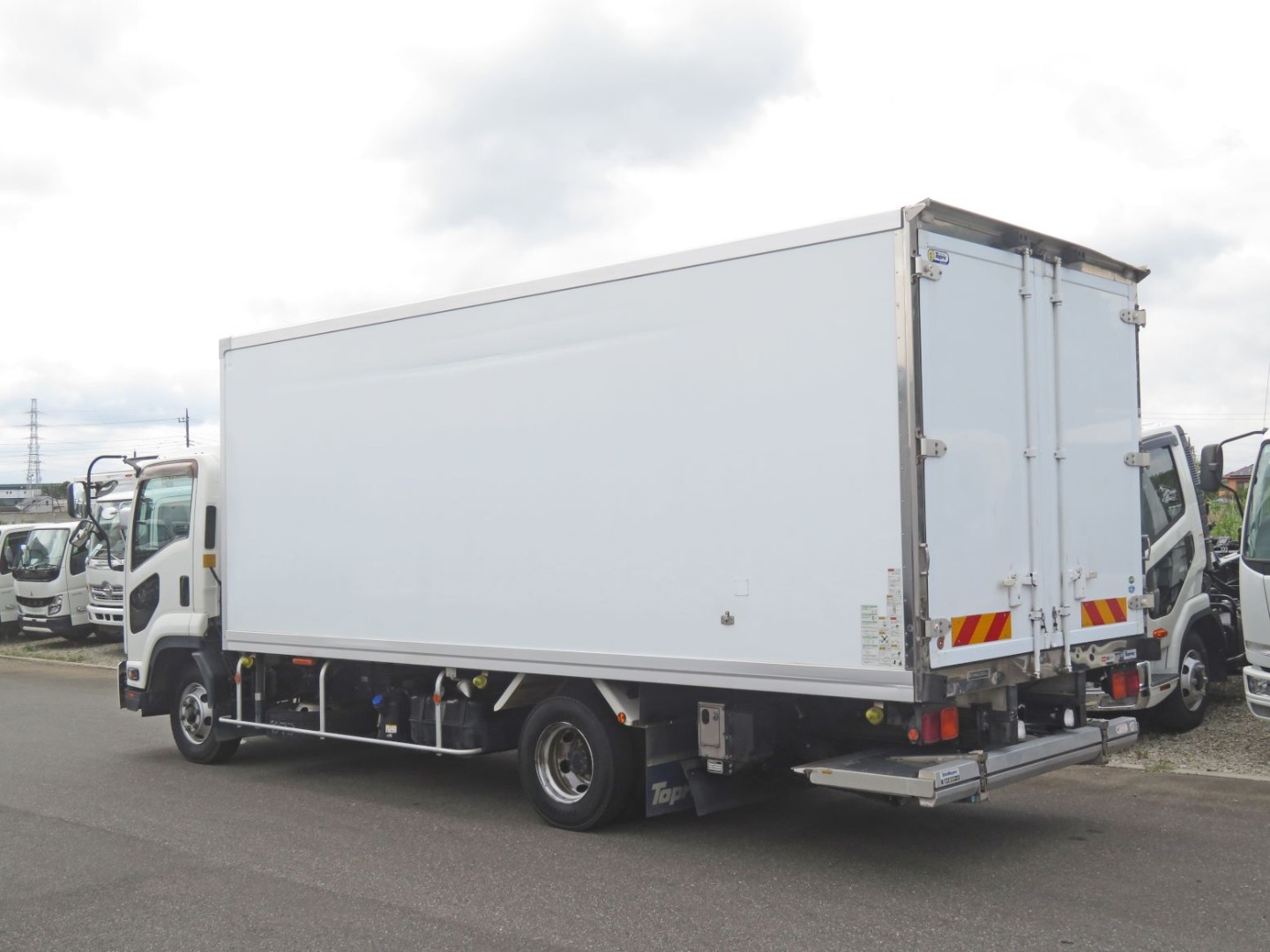 いすゞ フォワード 2PG-FRR90S2(2WD)の写真3