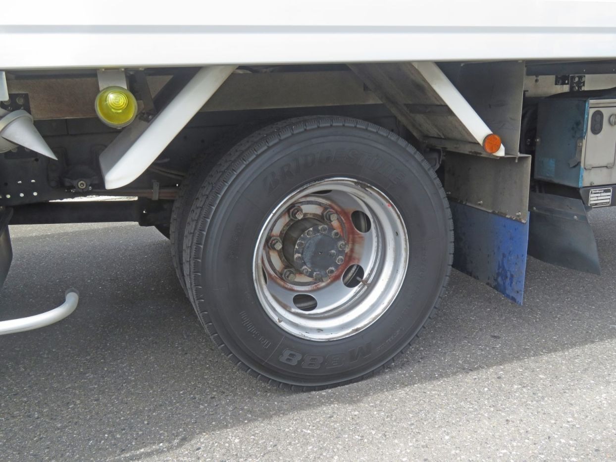 リアフェンダーはFRP製です。|いすゞ フォワード 2PG-FRR90S2(2WD)の写真18