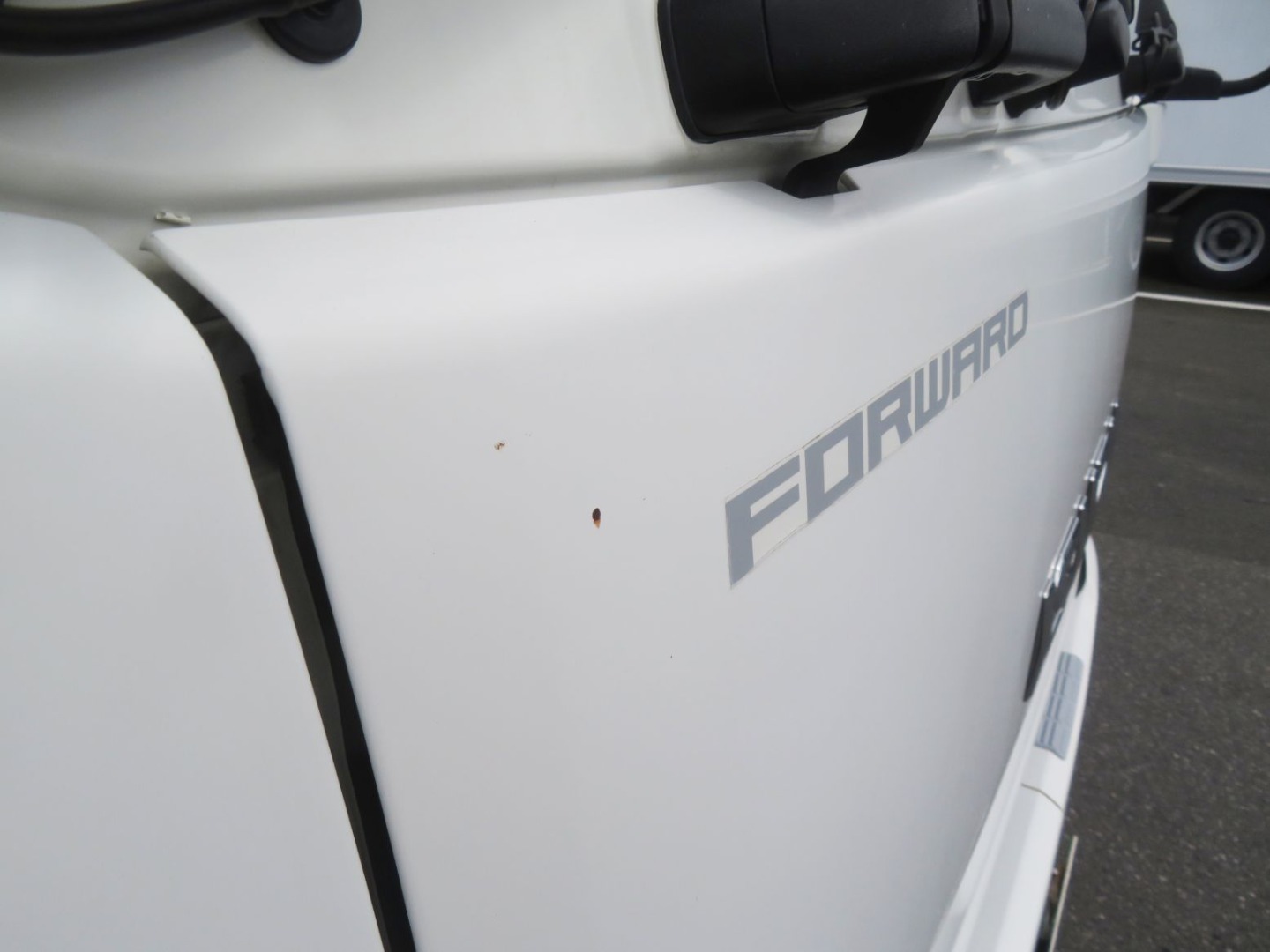 フロントパネルに細かいキズがあります。|いすゞ フォワード 2PG-FRR90S2(2WD)の写真22