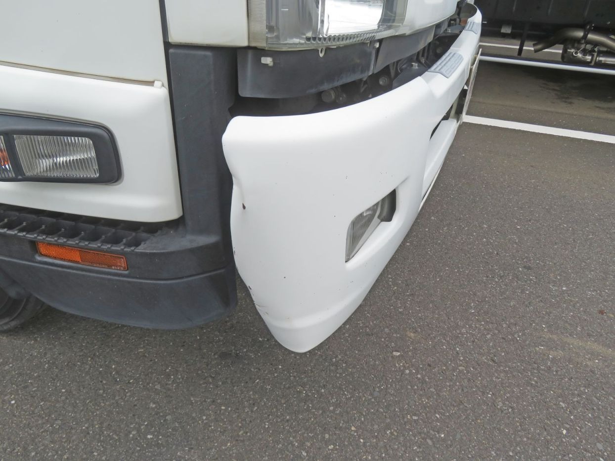 フロントバンパーに曲がり・キズがあります。|いすゞ フォワード 2PG-FRR90S2(2WD)の写真25