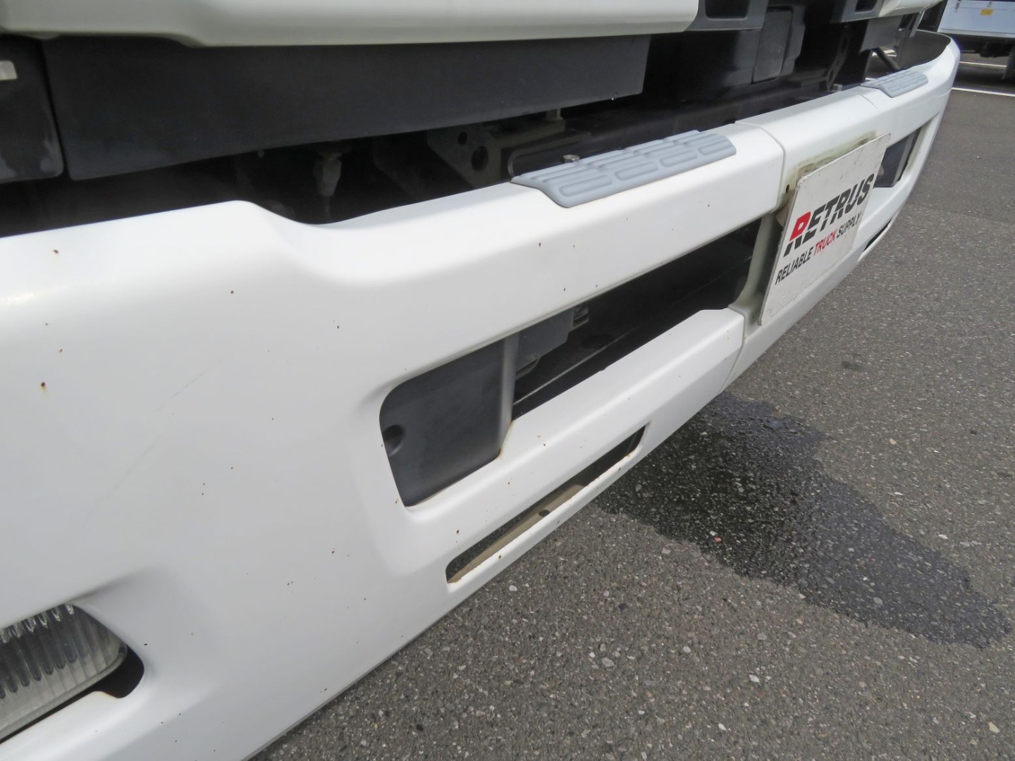 フロントバンパーに細かいキズがあります。|いすゞ フォワード 2PG-FRR90S2(2WD)の写真26
