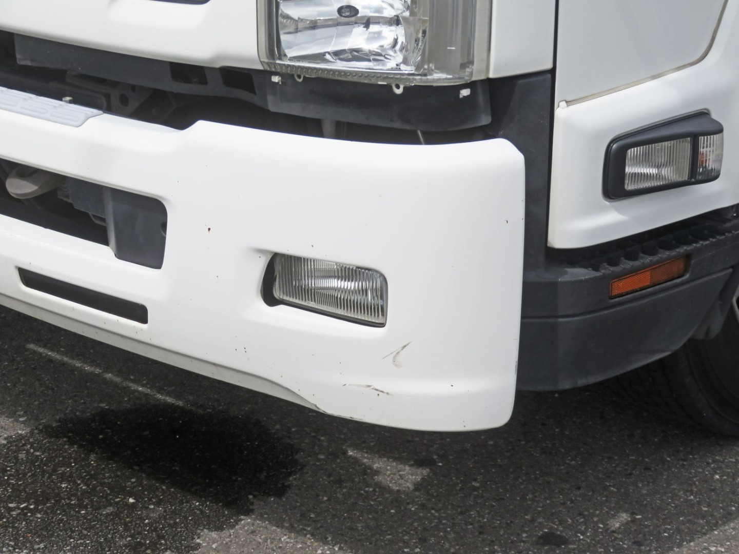 フロントバンパーに軽いキズがあります。|いすゞ フォワード 2PG-FRR90S2(2WD)の写真27