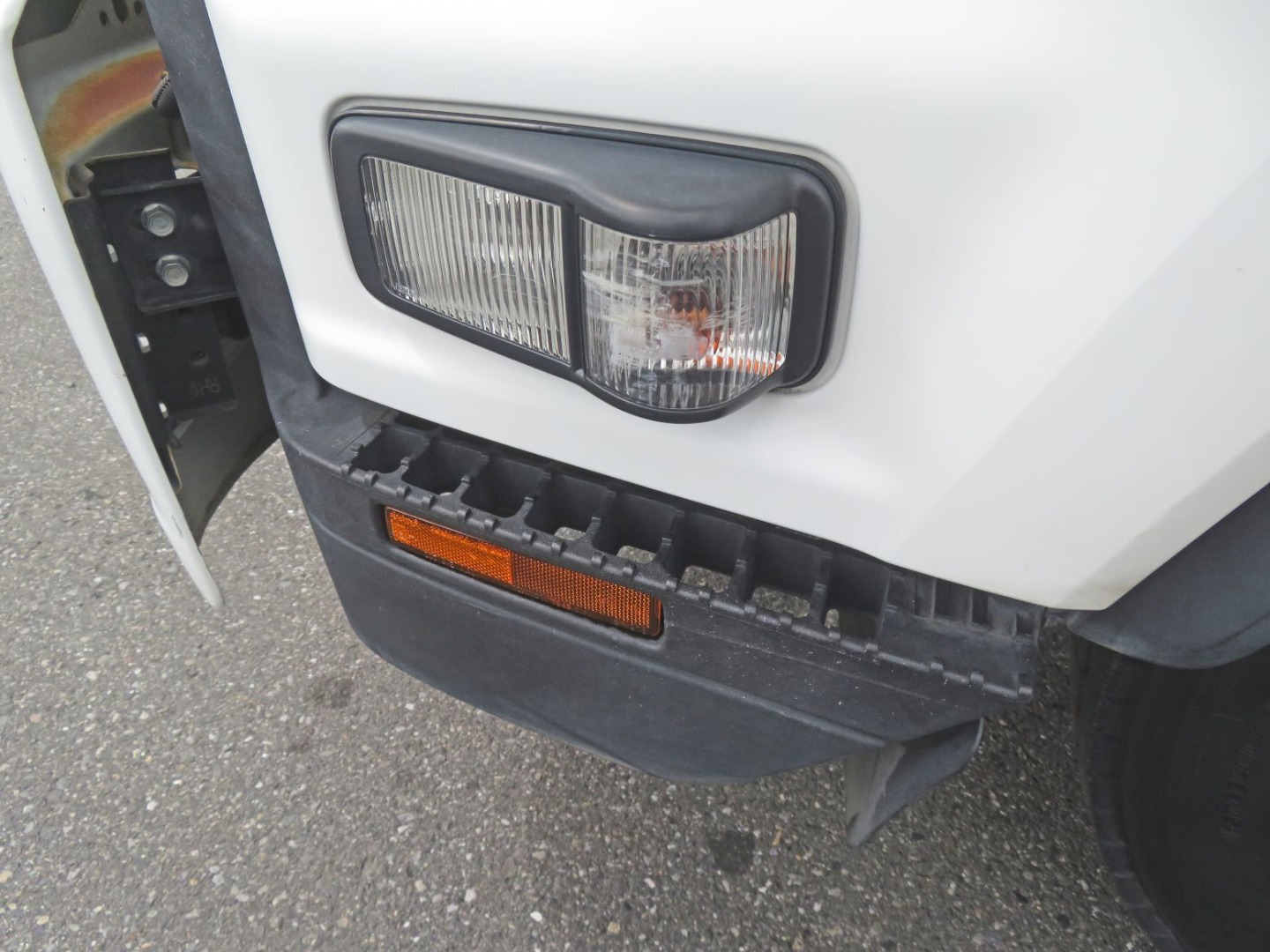 助手席側ドアのウィンカーにキズがあります。|いすゞ フォワード 2PG-FRR90S2(2WD)の写真31