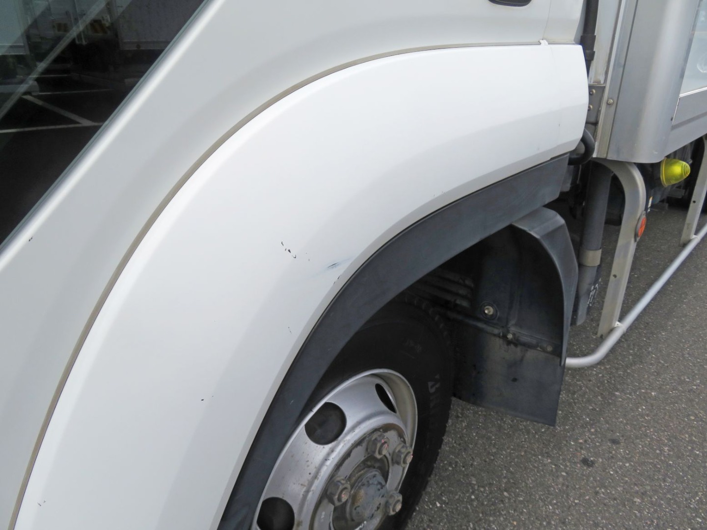 助手席側フェンダーに小さいキズがあります。|いすゞ フォワード 2PG-FRR90S2(2WD)の写真32