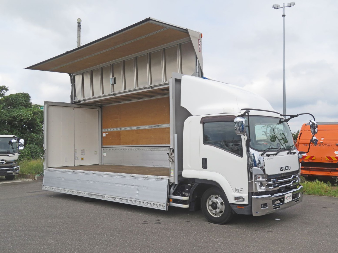 いすゞ フォワード 2RG-FRR90T2(2WD)の写真2