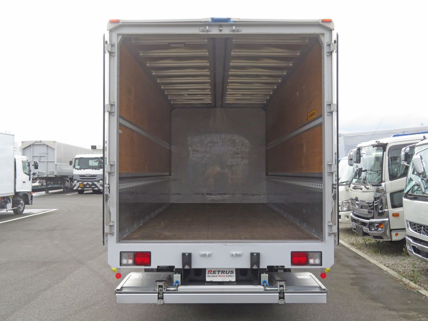 いすゞ フォワード 2RG-FRR90T2(2WD)の写真8