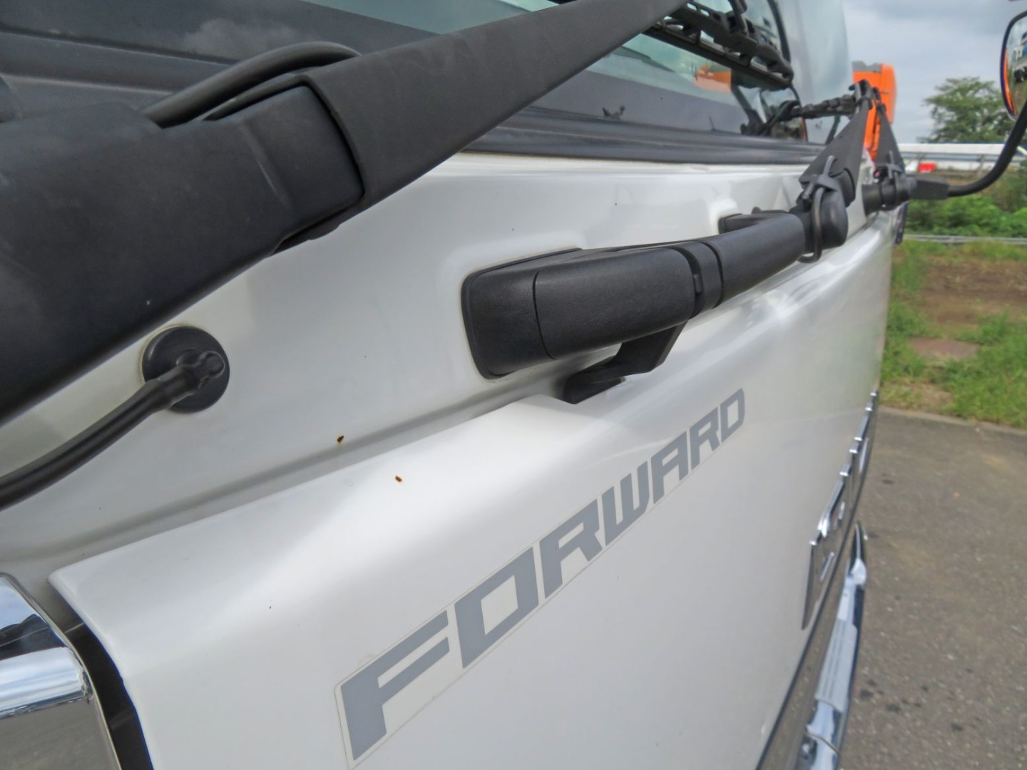 フロントパネル周りに小さいキズがあります。|いすゞ フォワード 2RG-FRR90T2(2WD)の写真21