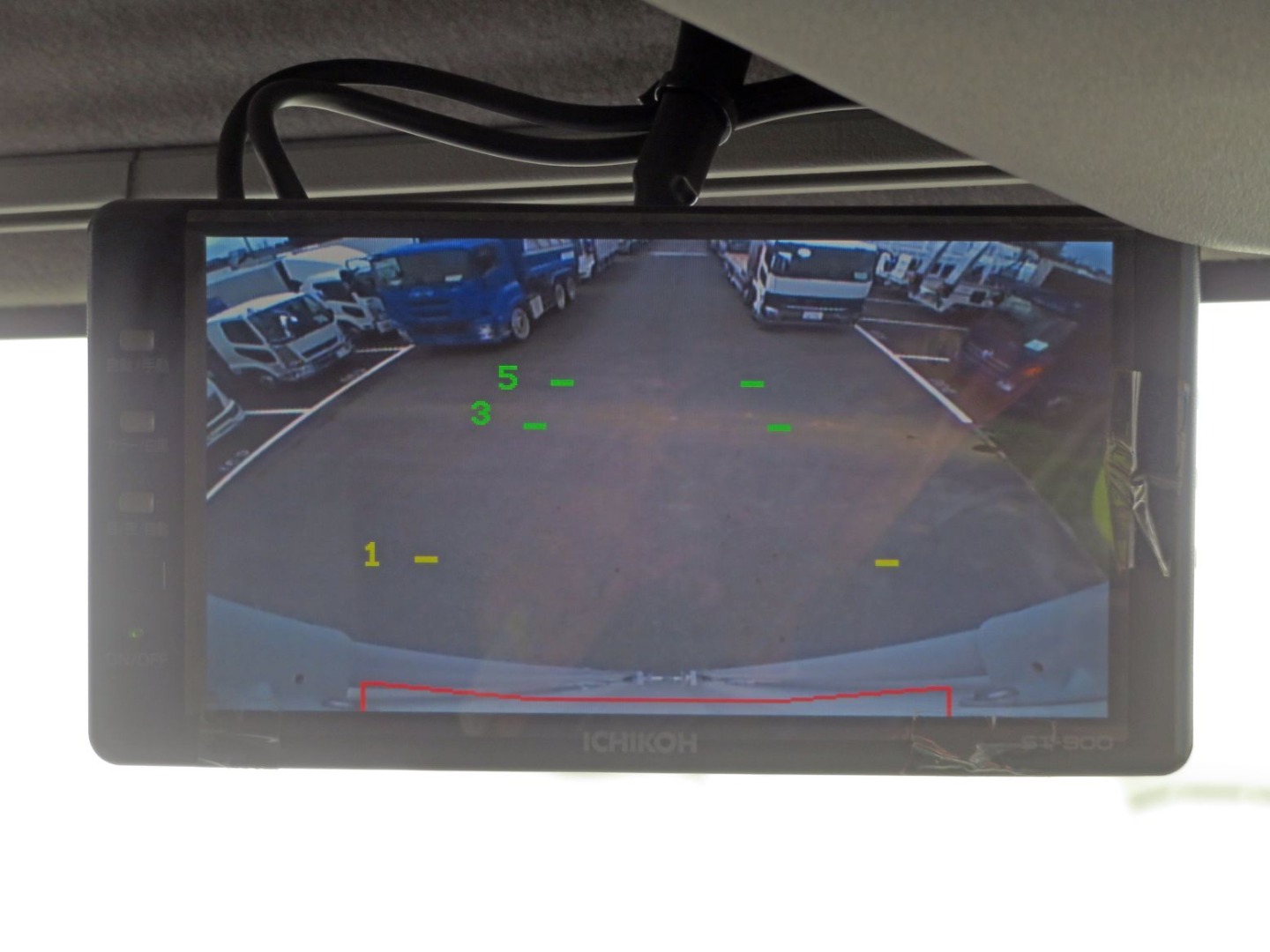 液晶バックモニター付きです。|いすゞ フォワード 2RG-FRR90T2(2WD)の写真47