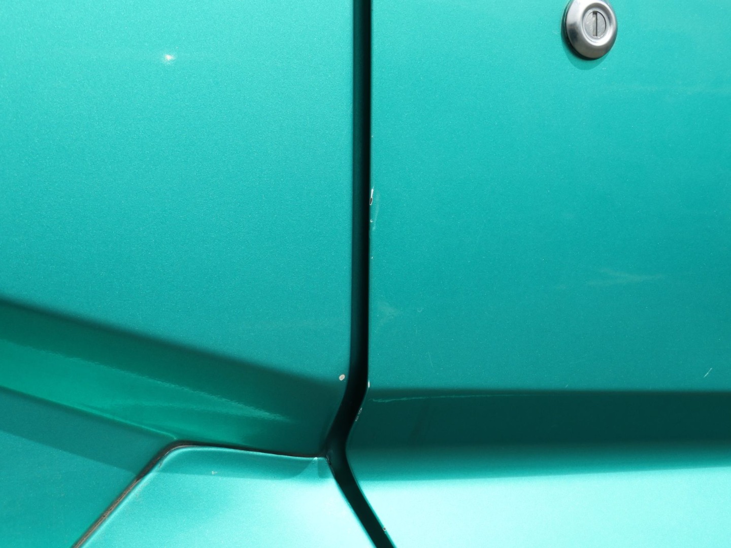 運転席ドアの端に小キズがあります。|三菱 スーパーグレート QKG-FV50VXの写真31