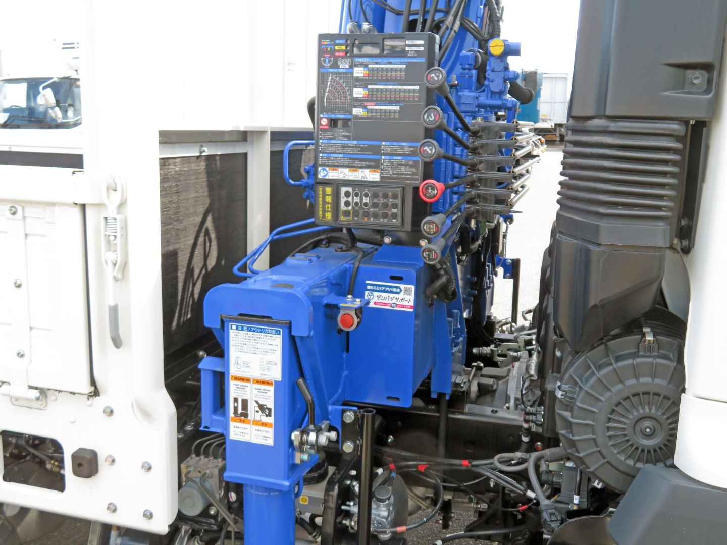 アウトリガーは差し違い式です。|日野 レンジャー 2PG-FC2ABA(2WD)の写真11