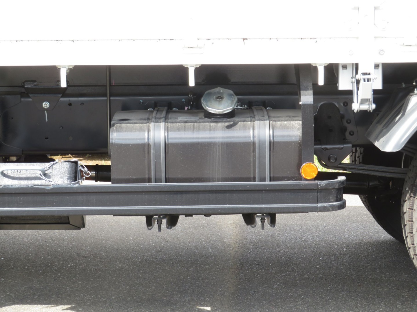 燃料タンクは100Lです。|日野 レンジャー 2PG-FC2ABA(2WD)の写真18