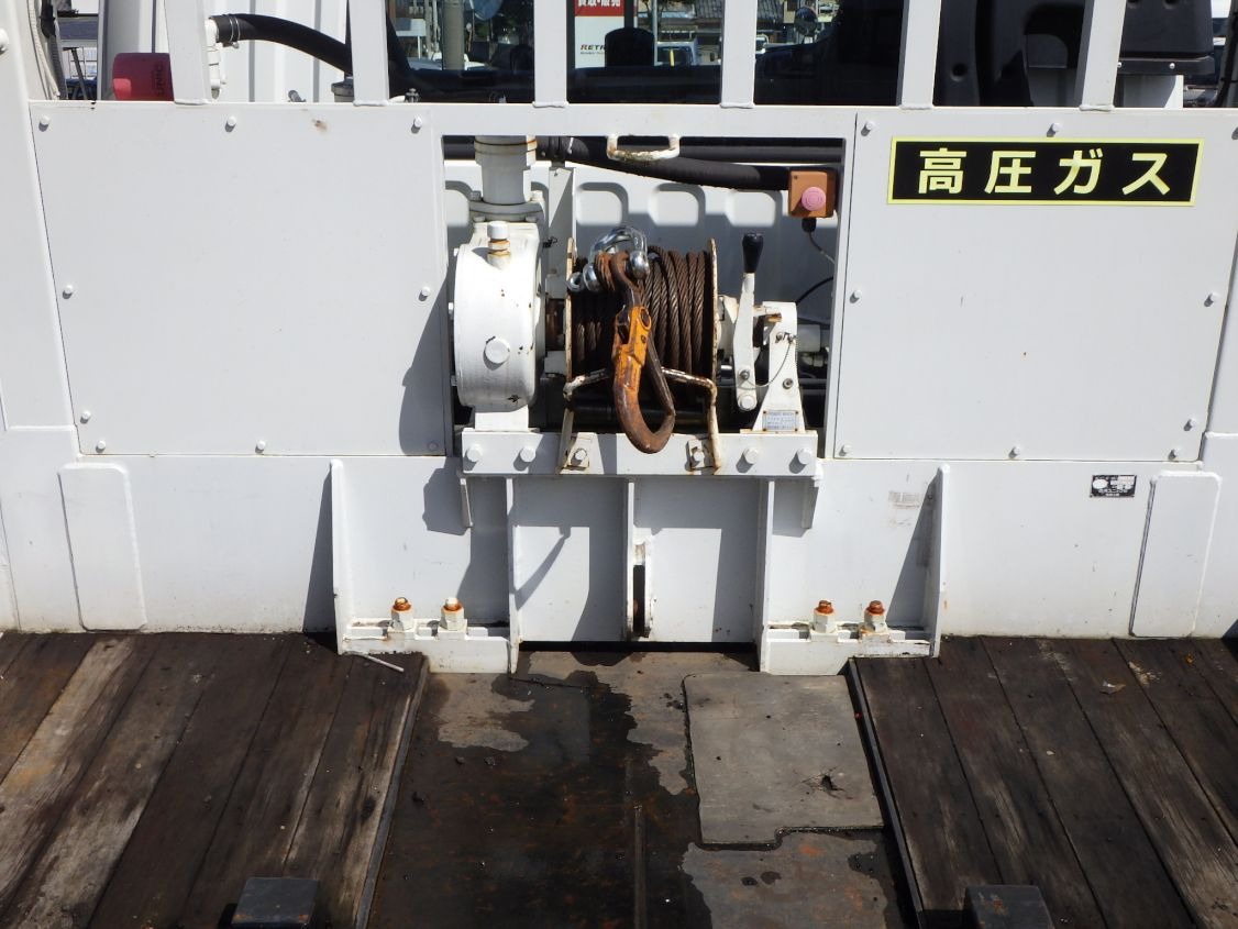 荷台前方ウインチの状態です。|三菱 ファイター 2DG-FQ62Fの写真11