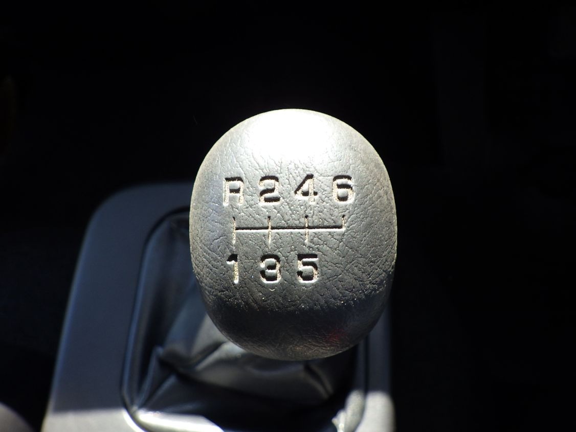 MT6速です。|三菱 ファイター 2DG-FQ62Fの写真20