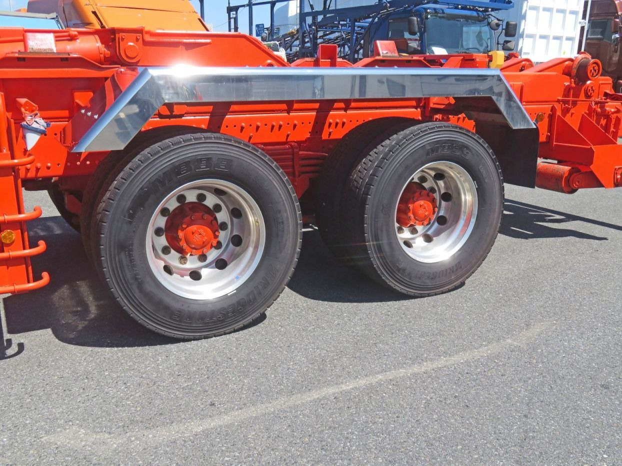 アルミホイールです。(リアフェンダーはステンレス製です)|日野 プロフィア 2DG-FS1EHA(6x4)の写真13