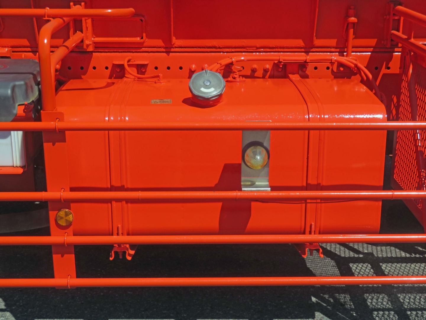 燃料タンクは300Lです。|日野 プロフィア 2DG-FS1EHA(6x4)の写真39