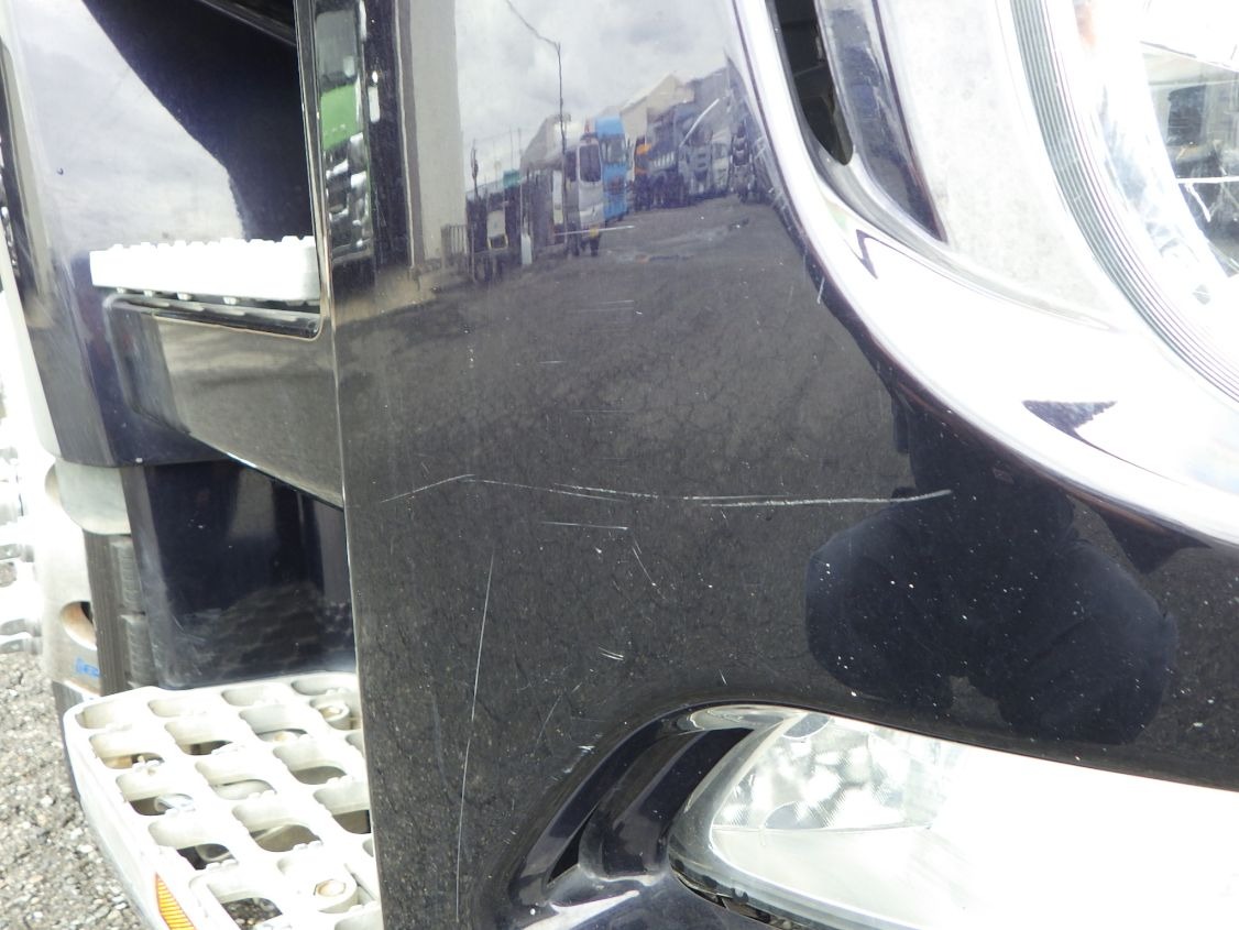 フロントバンパーの運転席側にスレがあります。|三菱 スーパーグレート 2KG-FV70HX(6x4)の写真26