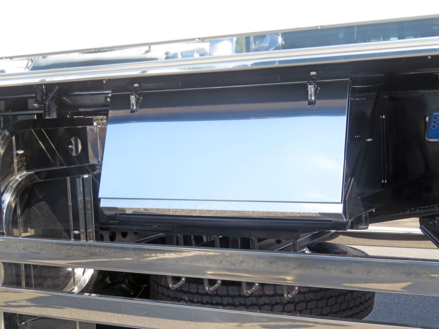 工具箱付きです。（ステンレス製です）|コダイラ  KDAR314RDFの写真13