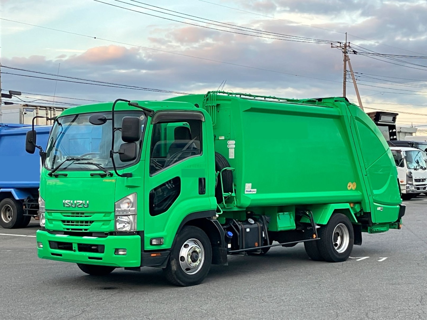 いすゞ フォワード 2PG-FRR90S2(2WD)の写真1