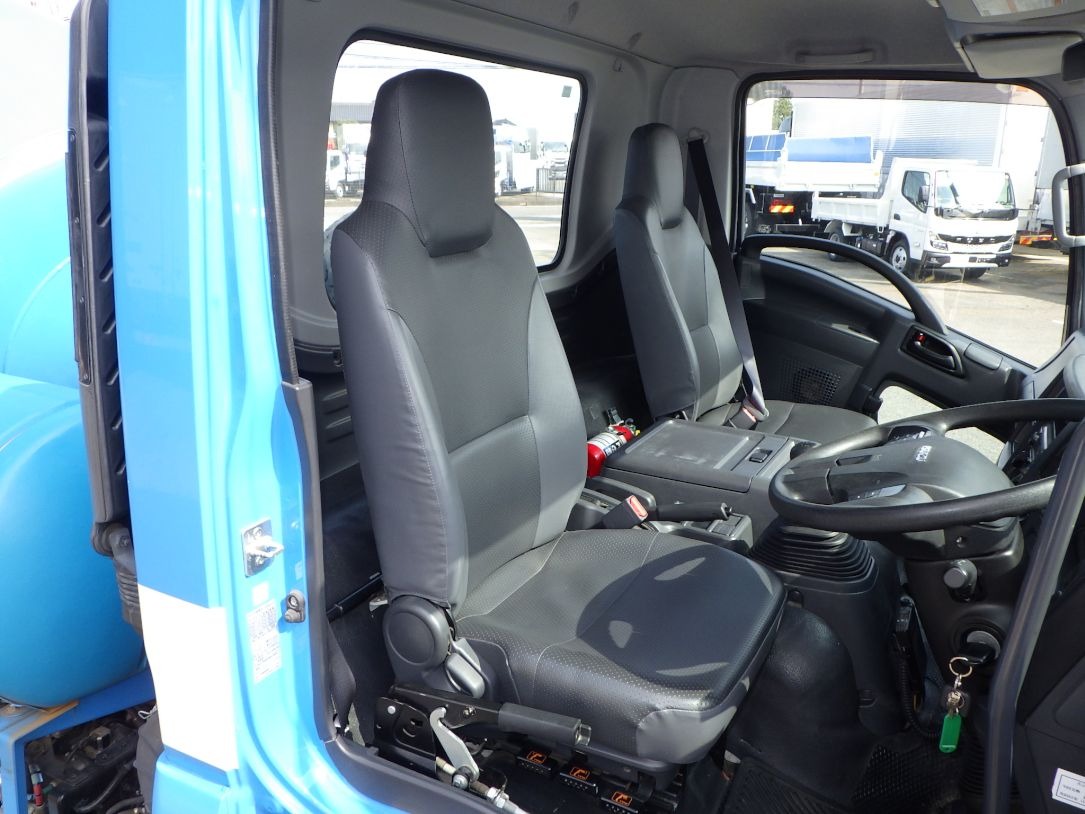 乗車定員は2名です。|いすゞ フォワード 2PG-FRR90S1(2WD)の写真6