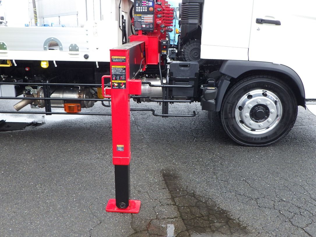 アウトリガーは差し違い式です。|日野 レンジャー 2PG-FE2ACAの写真19