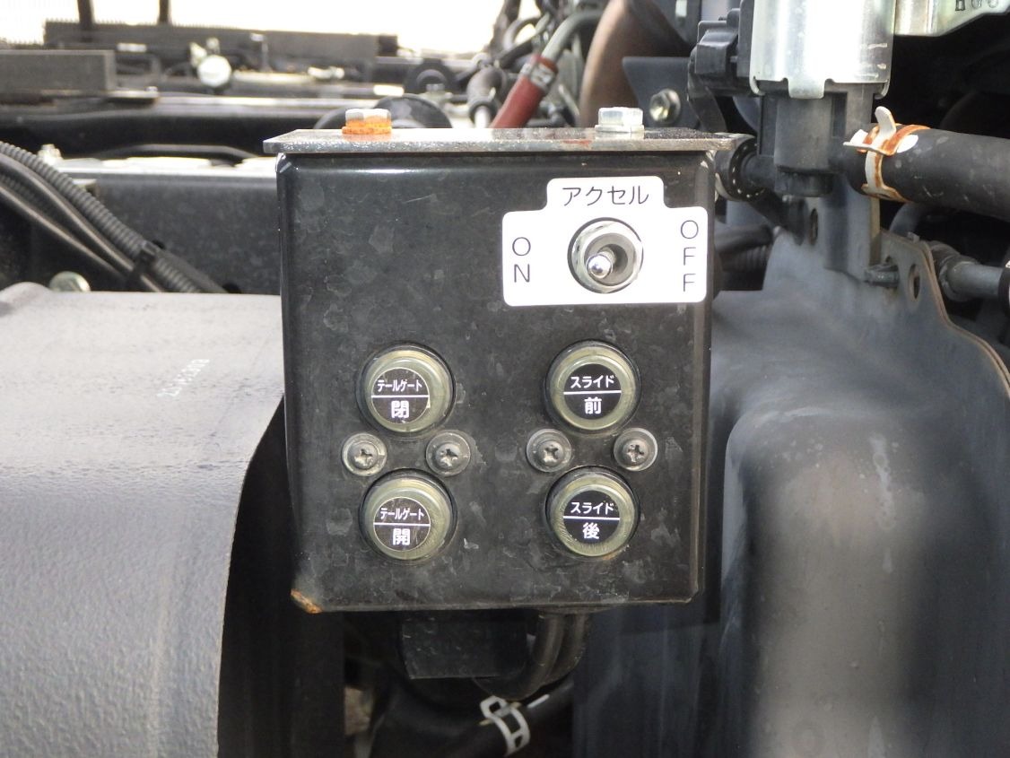 上物の操作スイッチです。|日野 デュトロ 2KG-XZU600T(2WD)の写真16