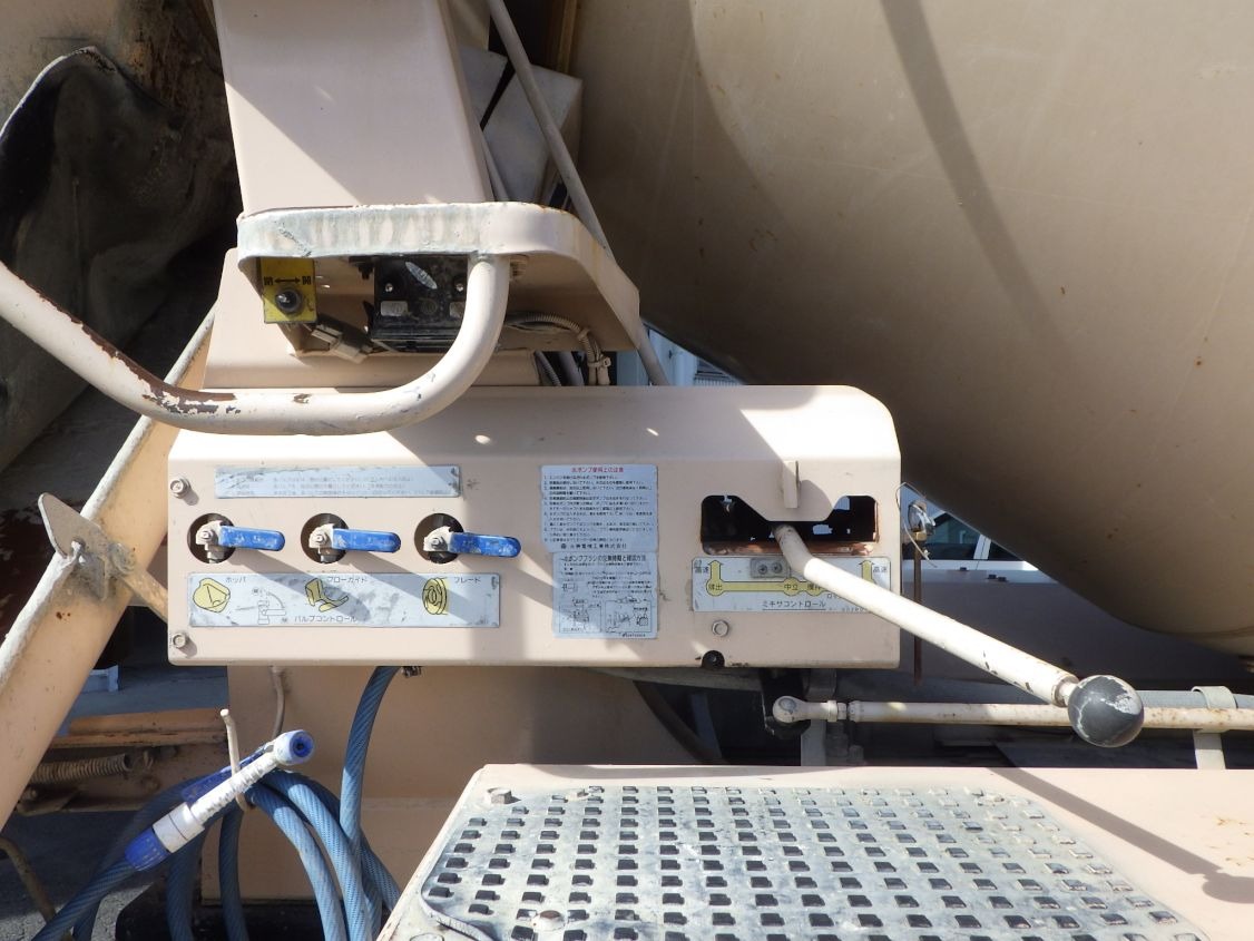 運転席側の操作レバーです。|日野 プロフィア QKG-FS1AKAAの写真11