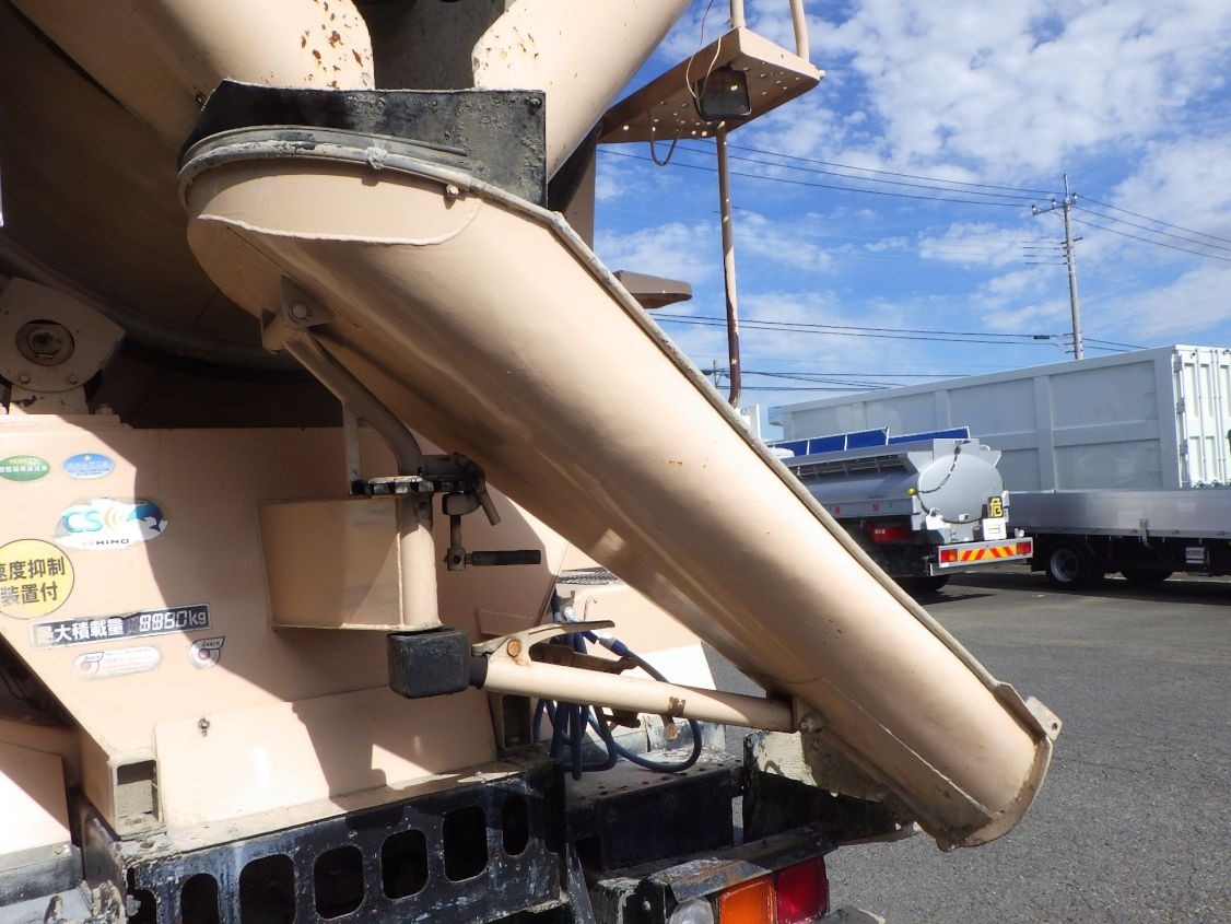 シューターは手動式です。|日野 プロフィア QKG-FS1AKAAの写真14