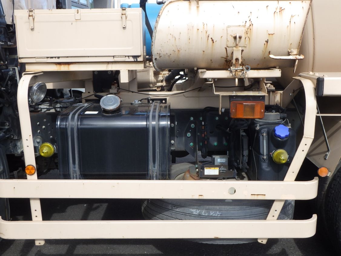 燃料タンクは100Lです。|日野 プロフィア QKG-FS1AKAAの写真23