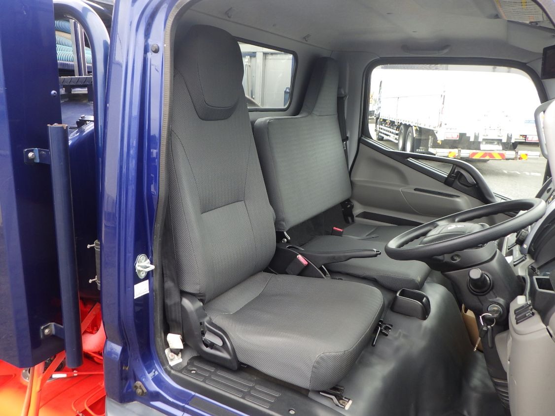 三菱 キャンター TPG-FEA80(2WD)の写真6
