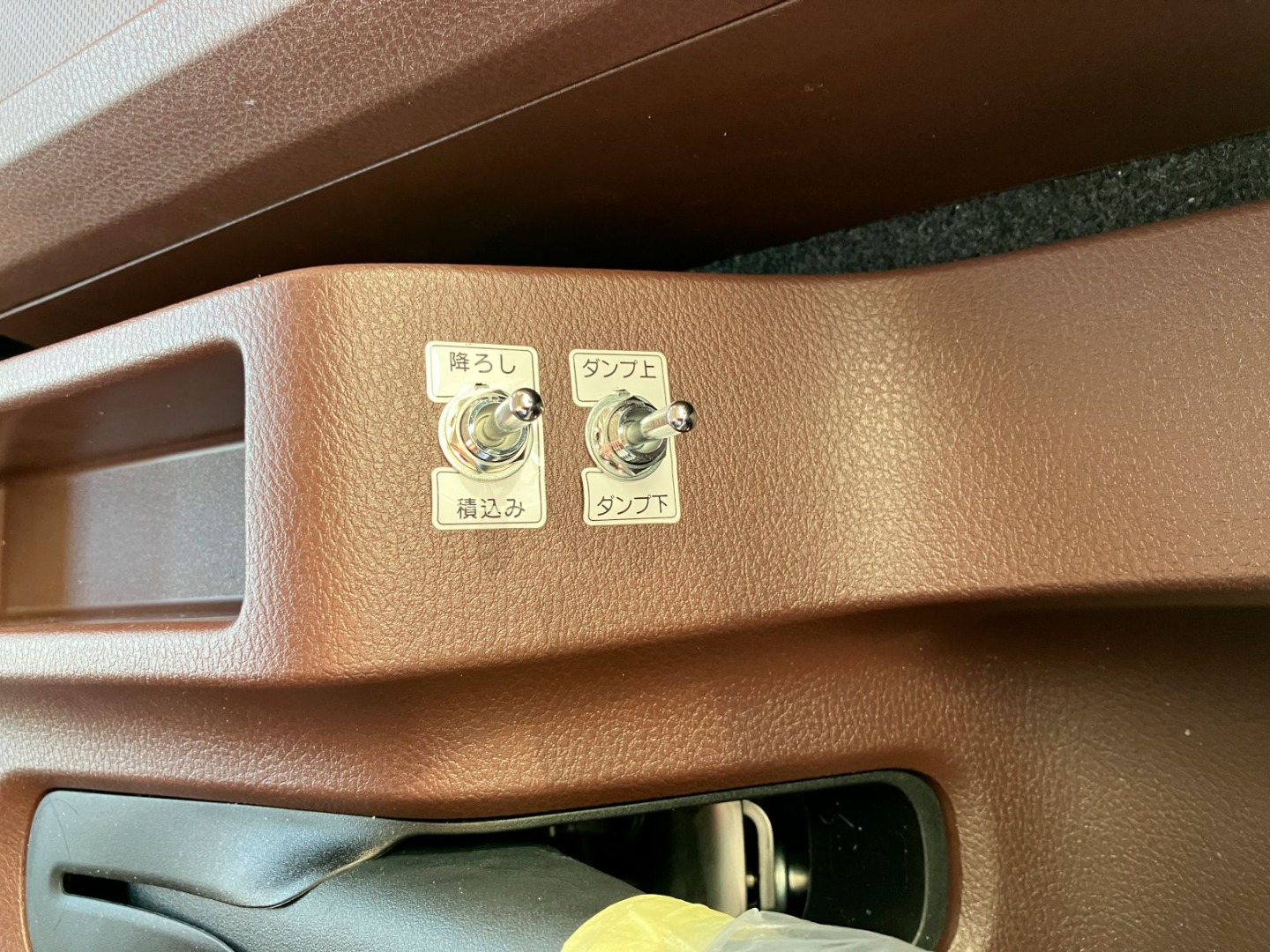 上物の操作スイッチです。|日野 レンジャー 2PG-FD2ABA(2WD)の写真25