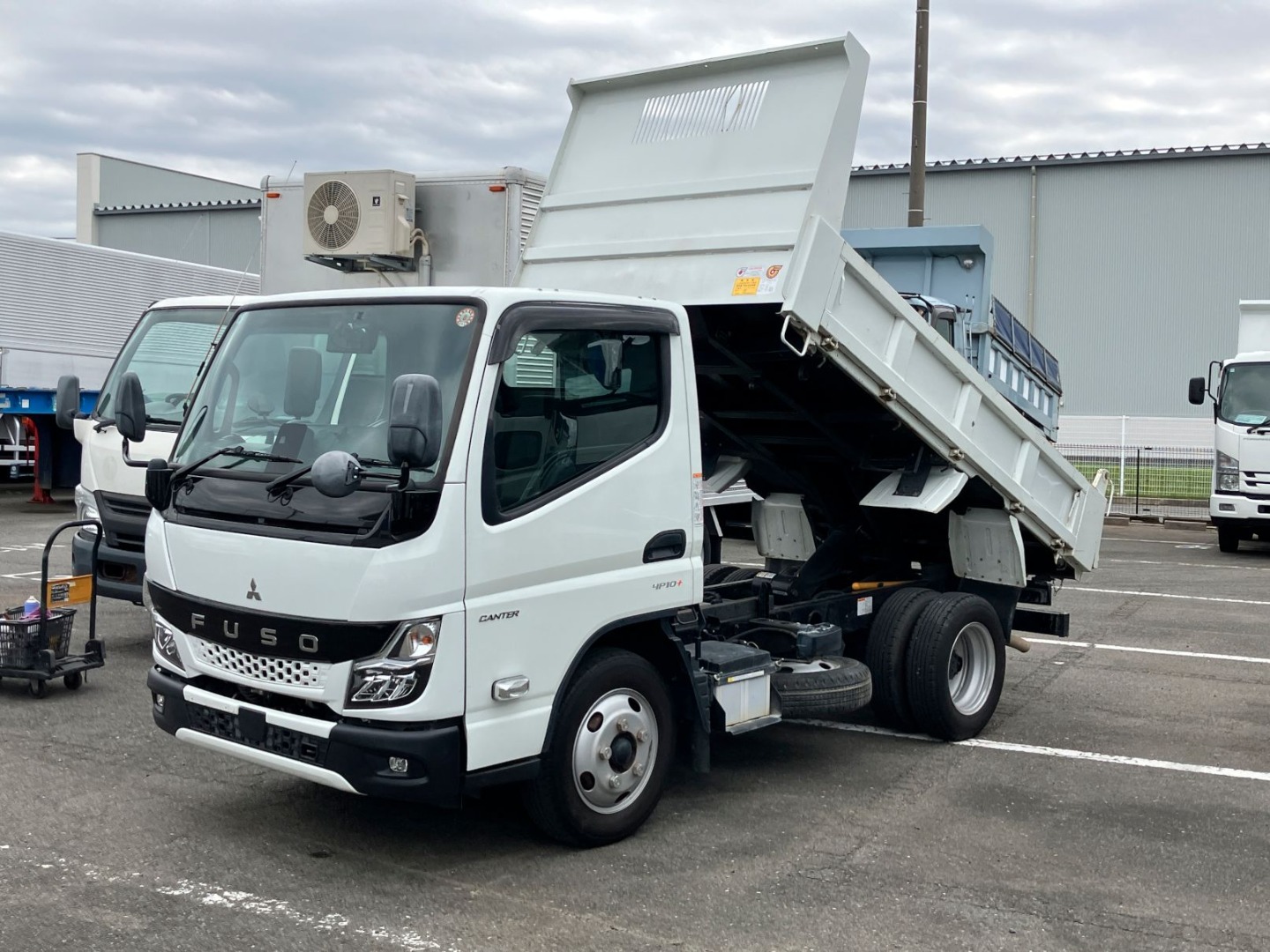 三菱 キャンター 2RG-FBA60(2WD)の写真1