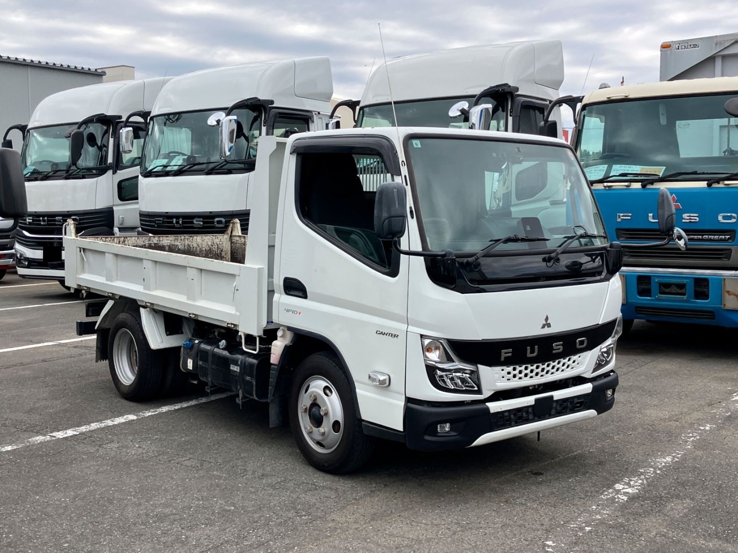 三菱 キャンター 2RG-FBA60(2WD)の写真2