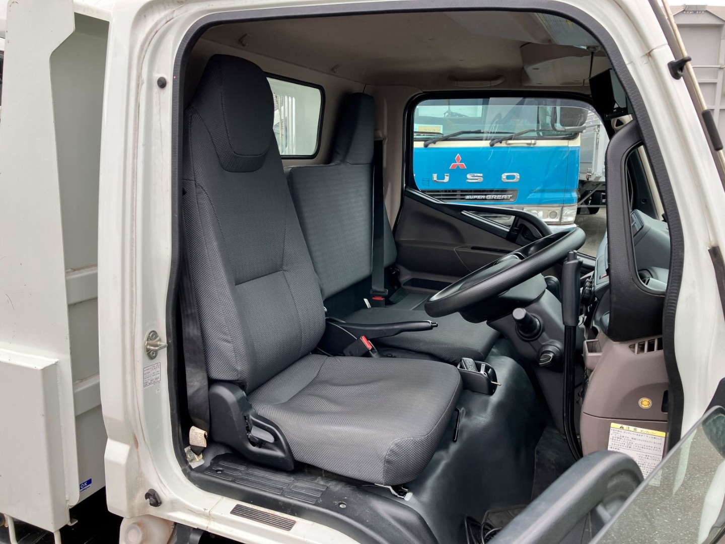 三菱 キャンター 2RG-FBA60(2WD)の写真5