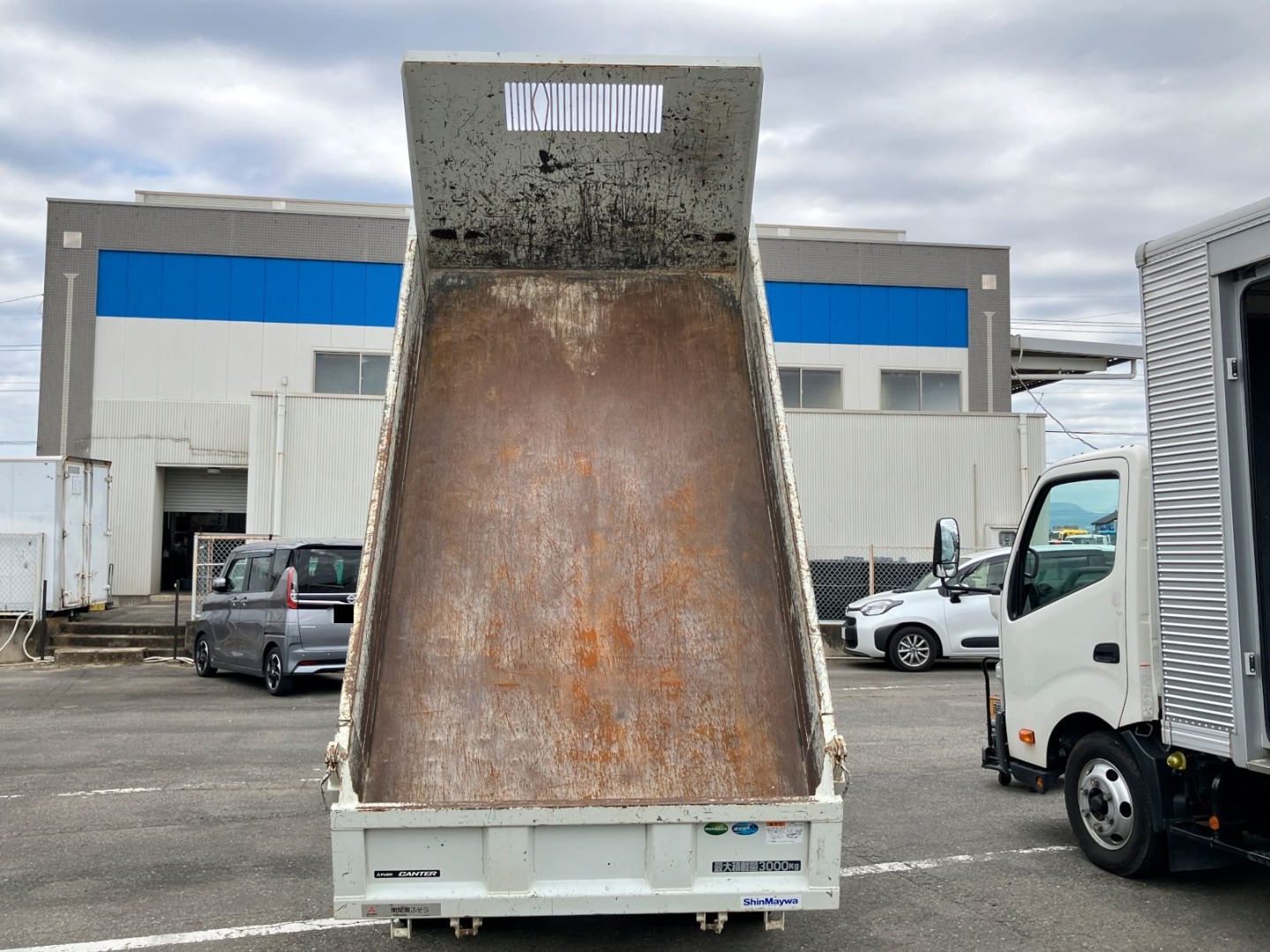 三菱 キャンター 2RG-FBA60(2WD)の写真7