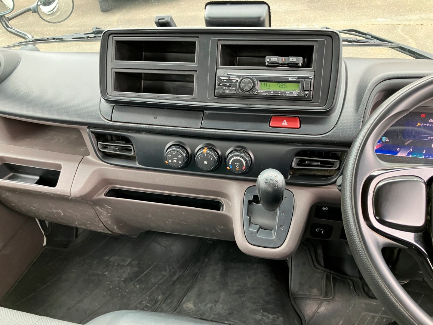 三菱 キャンター 2RG-FBA60(2WD)の写真12