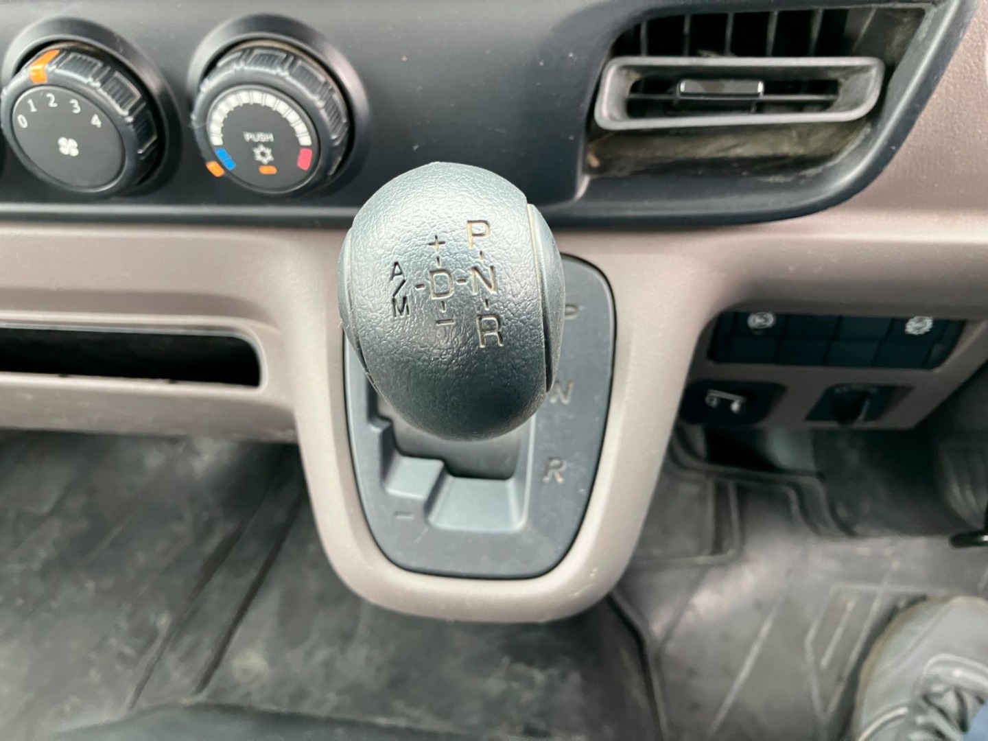 三菱 キャンター 2RG-FBA60(2WD)の写真14