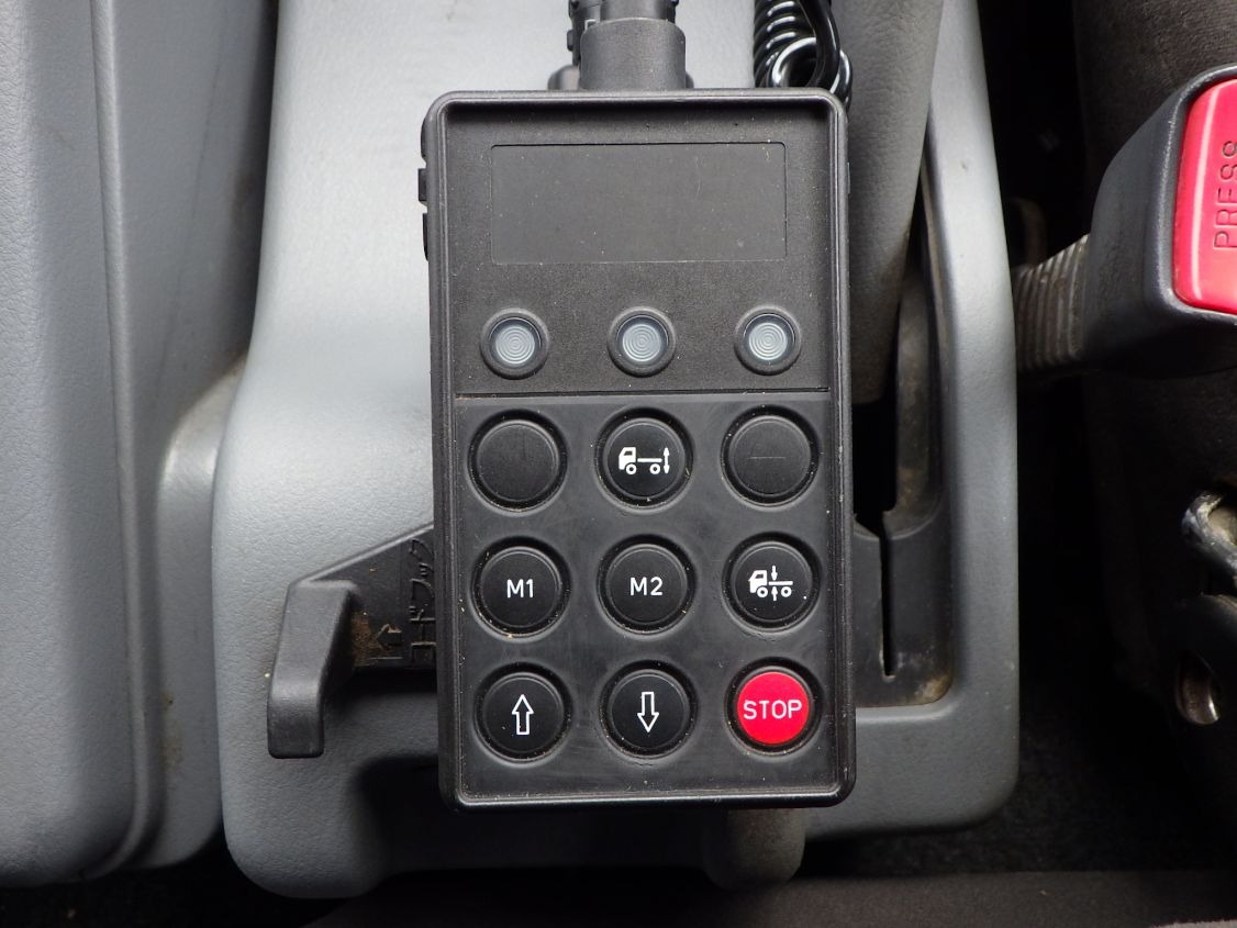 エアサスのコントローラーです。|三菱 ファイター TKG-FK64F(2WD)の写真15