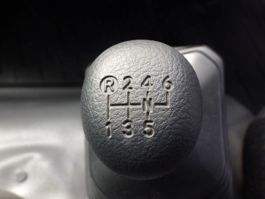 MT6速です。|日野 デュトロ 2WG-XZU723N(2WD)の写真25