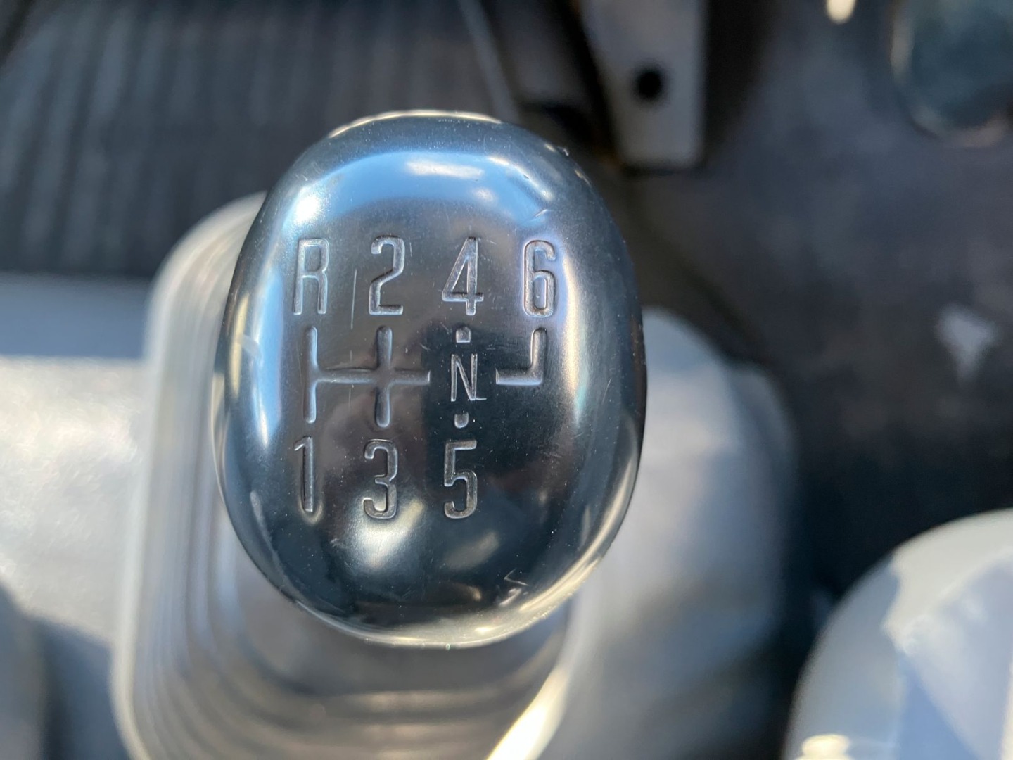 6速マニュアルです。|いすゞ フォワード TKG-FRR90S1(2WD)の写真27