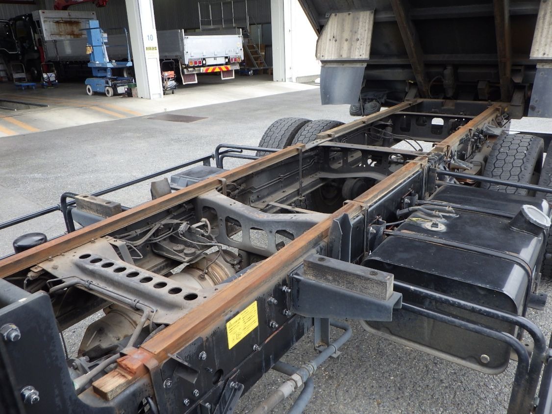 シャーシの状態です。|日野 レンジャー LKG-FE7JJAAの写真11
