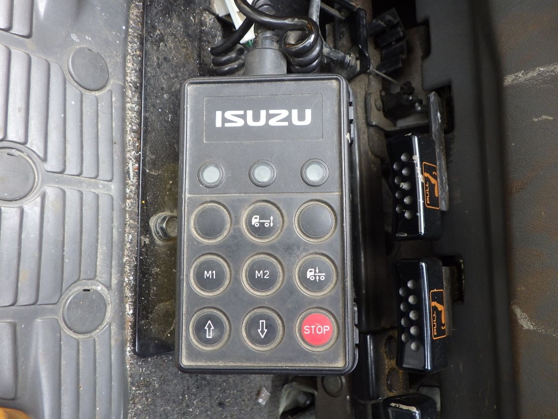 エアサスのコントローラーです。|いすゞ ギガ QKG-CYJ77Aの写真15