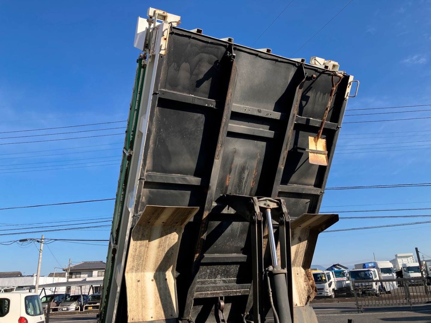 ボデー裏側の状態です。防錆塗装してあります|三菱 ファイター 2KG-FK72F(2WD)の写真12