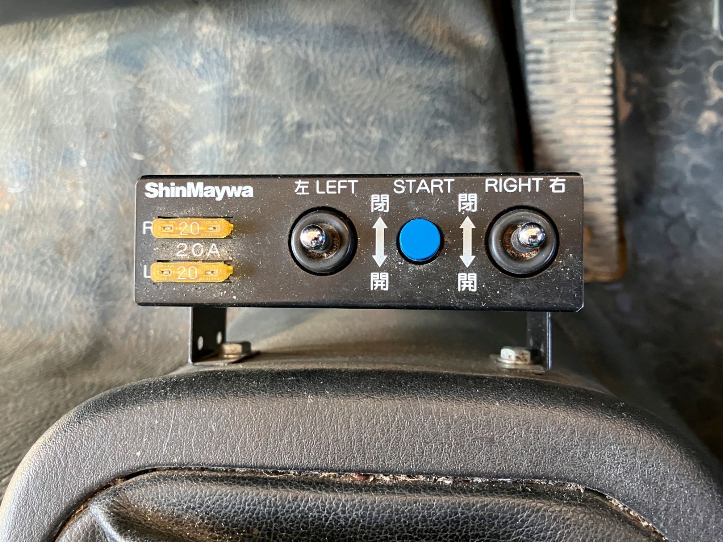 コボレーンの操作スイッチです。|三菱 ファイター 2KG-FK72F(2WD)の写真25
