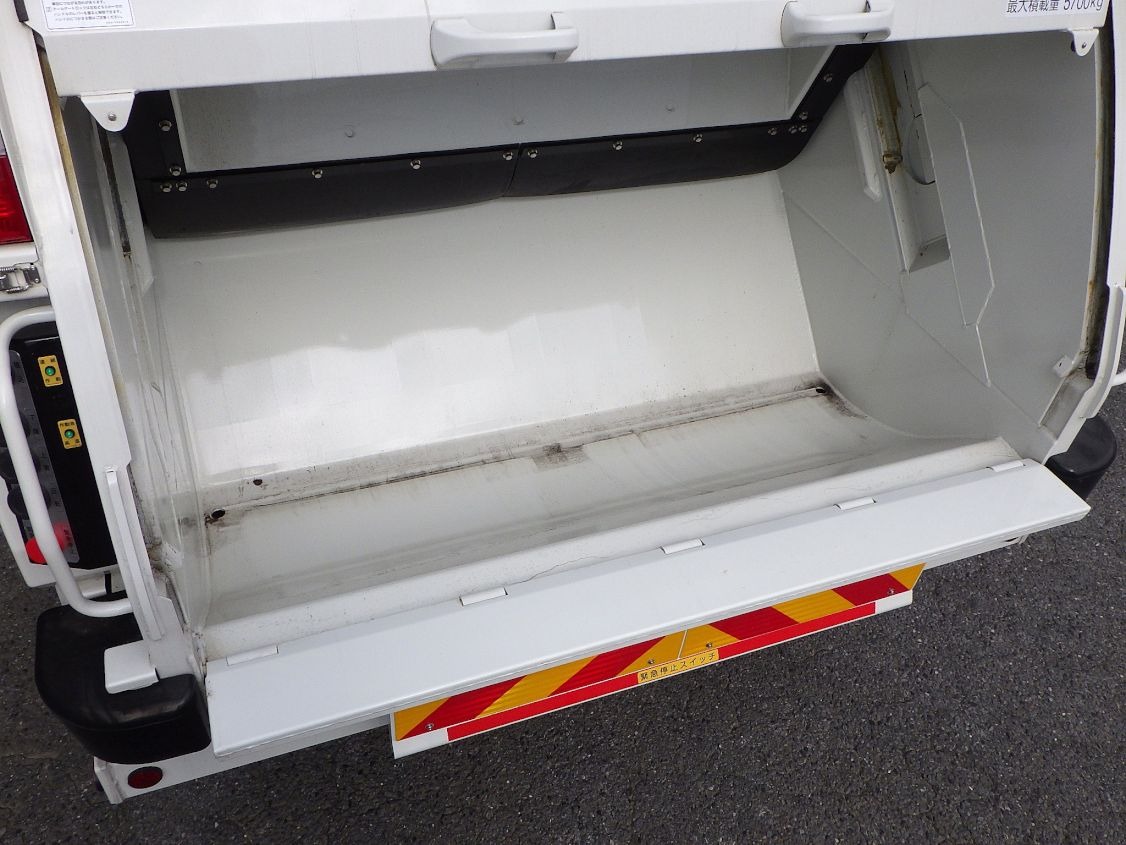 投入口の状態です。|日野 レンジャー 2KG-FE2ACAの写真12