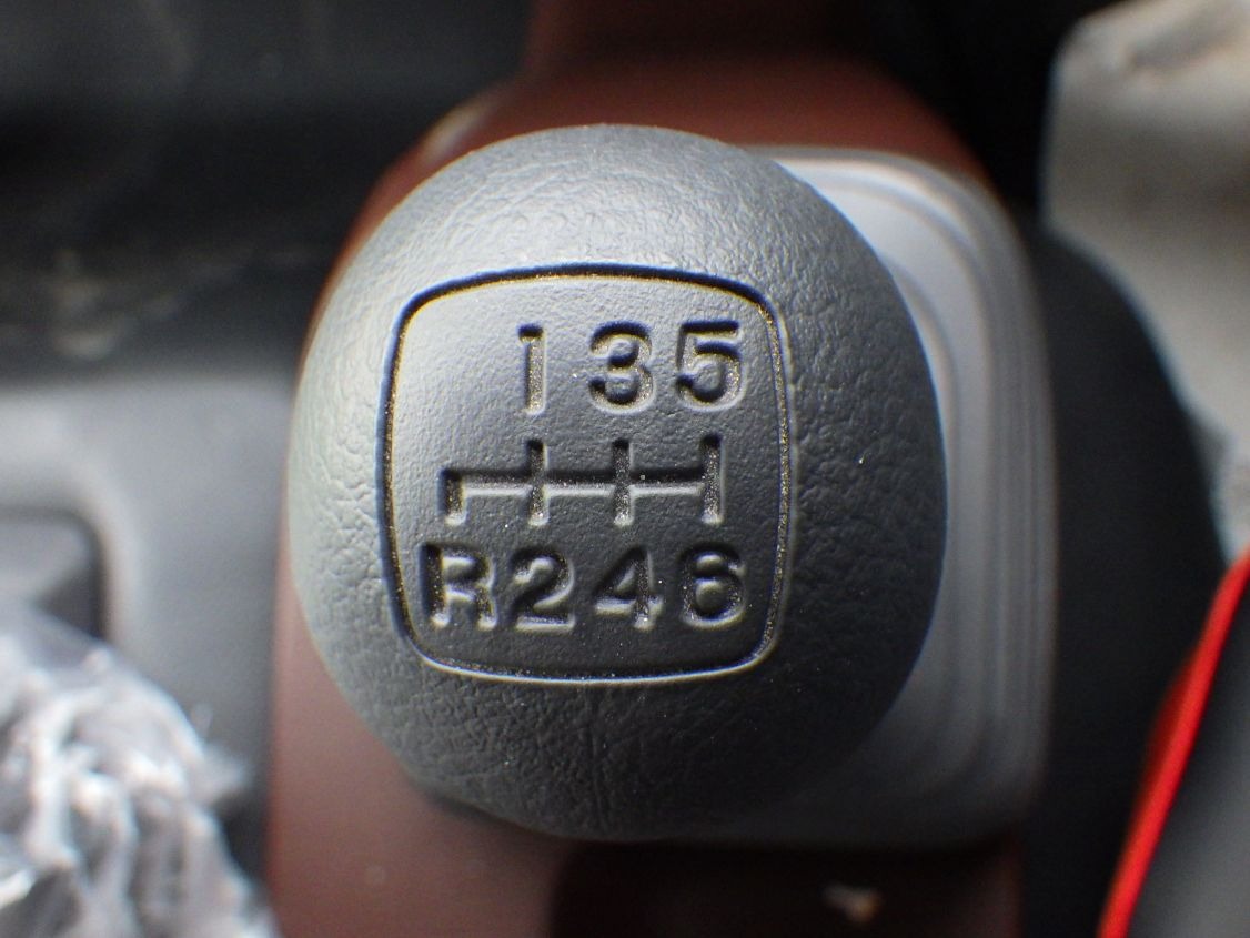 MT6速です。|日野 レンジャー 2KG-FE2ACAの写真23