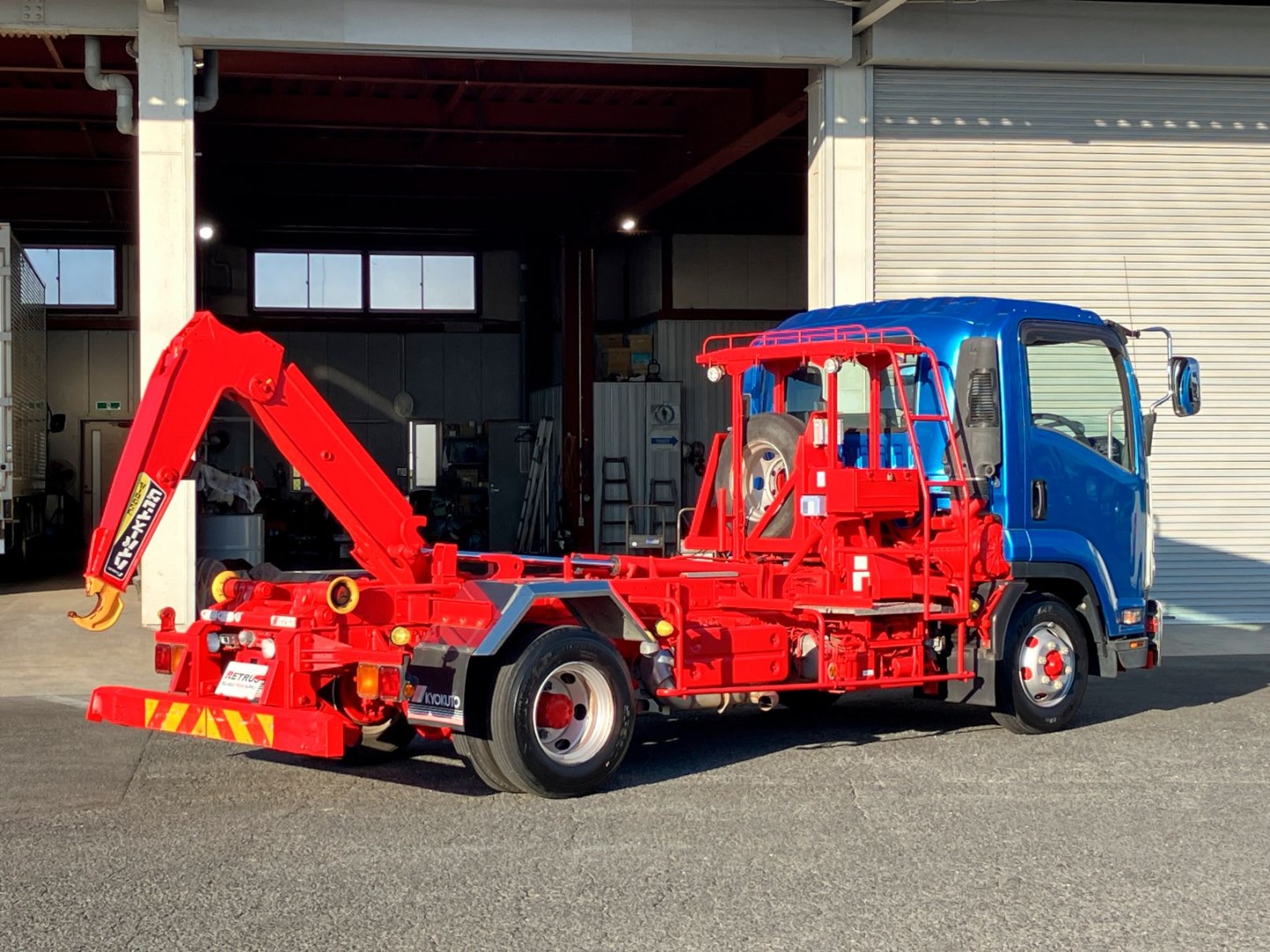 いすゞ フォワード 2RG-FRR90S2(2WD)の写真4