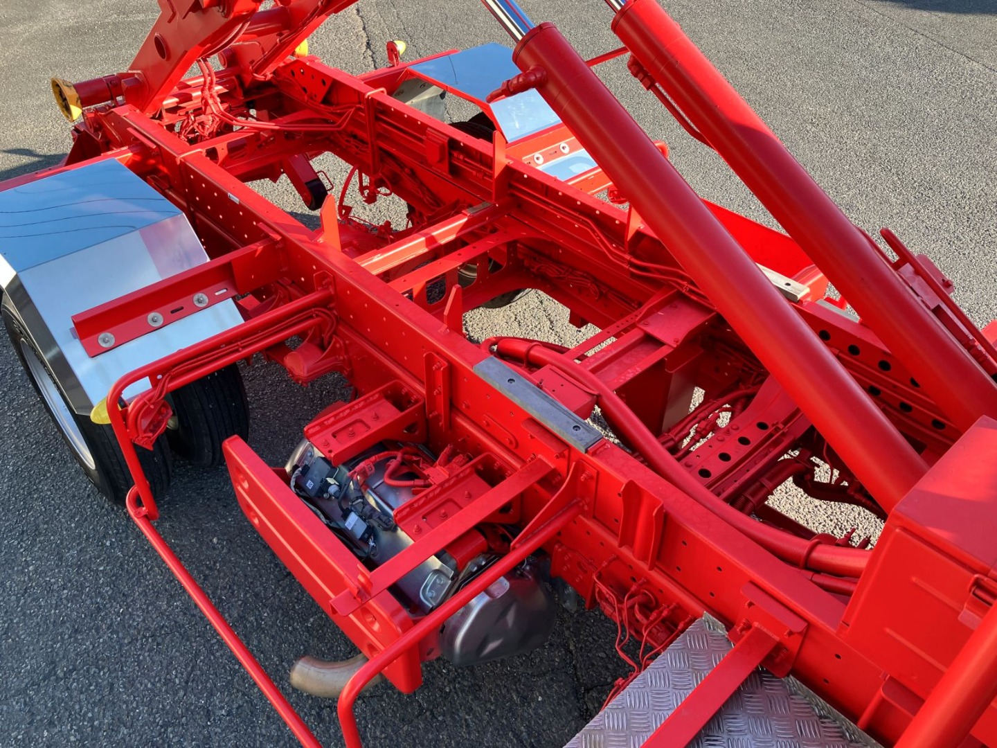 シャシ及びサブフレームの状態です。|いすゞ フォワード 2RG-FRR90S2(2WD)の写真10