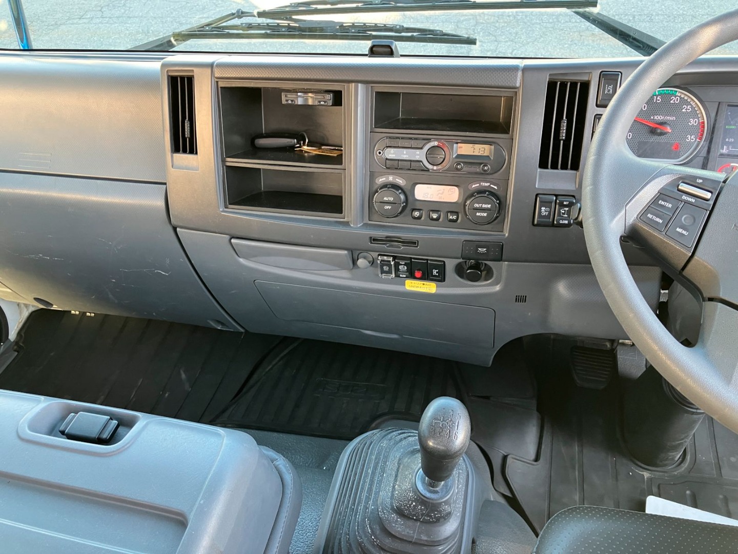 パネル周りの状態です。|いすゞ フォワード 2RG-FRR90S2(2WD)の写真18