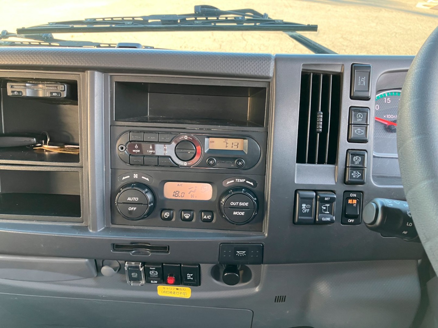 スイッチ類です。|いすゞ フォワード 2RG-FRR90S2(2WD)の写真19